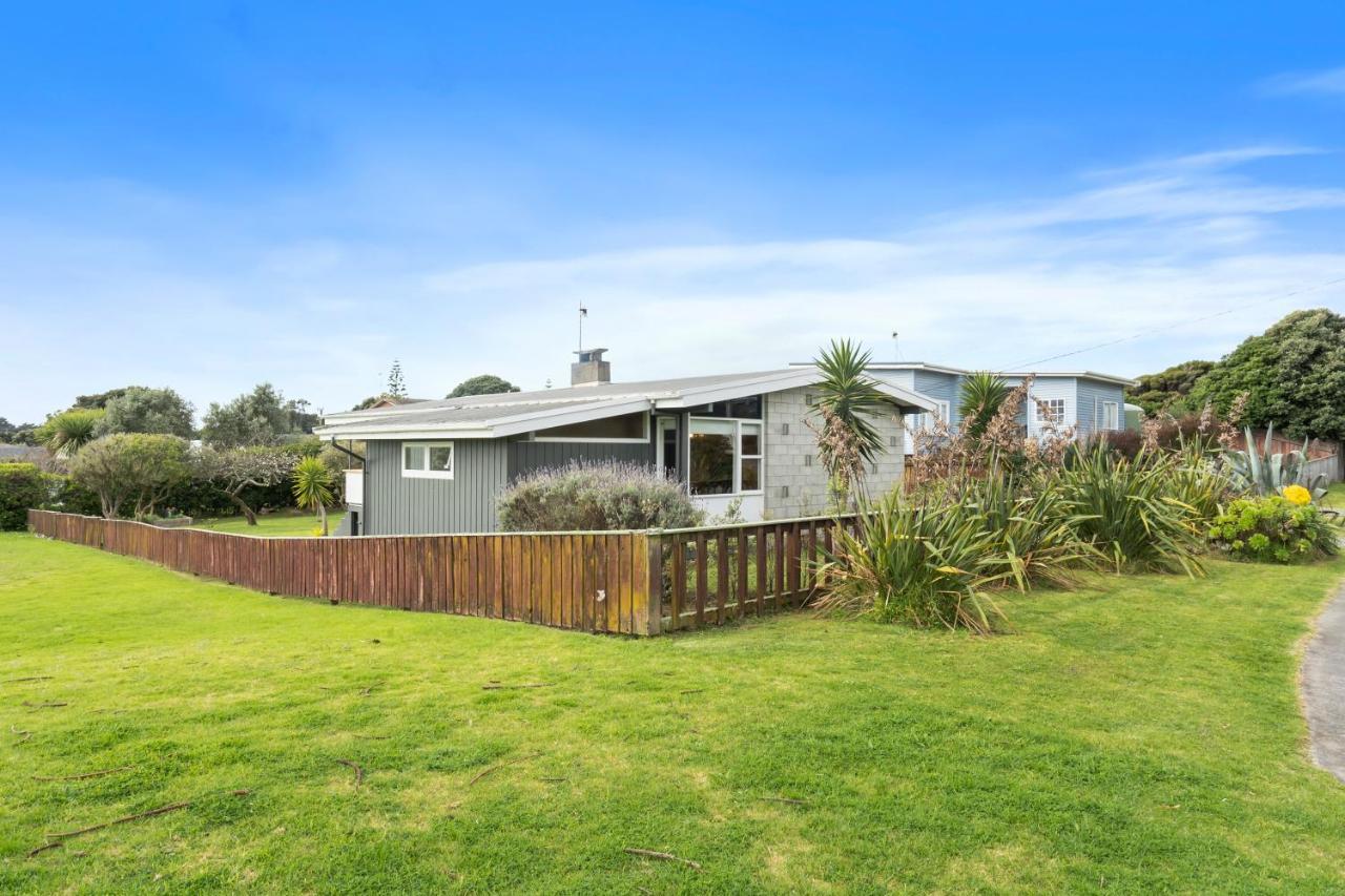 Queenie - Waikanae Beach Holiday Home Exterior foto